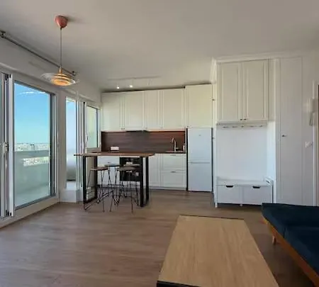Elegant Eiffel View Balcony And Garage Apartment Paris